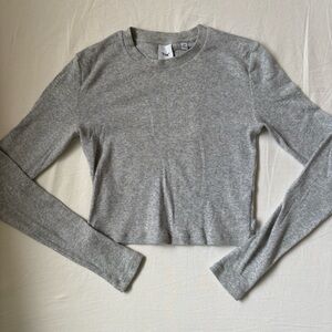Aritzia cropped grey long sleeve top